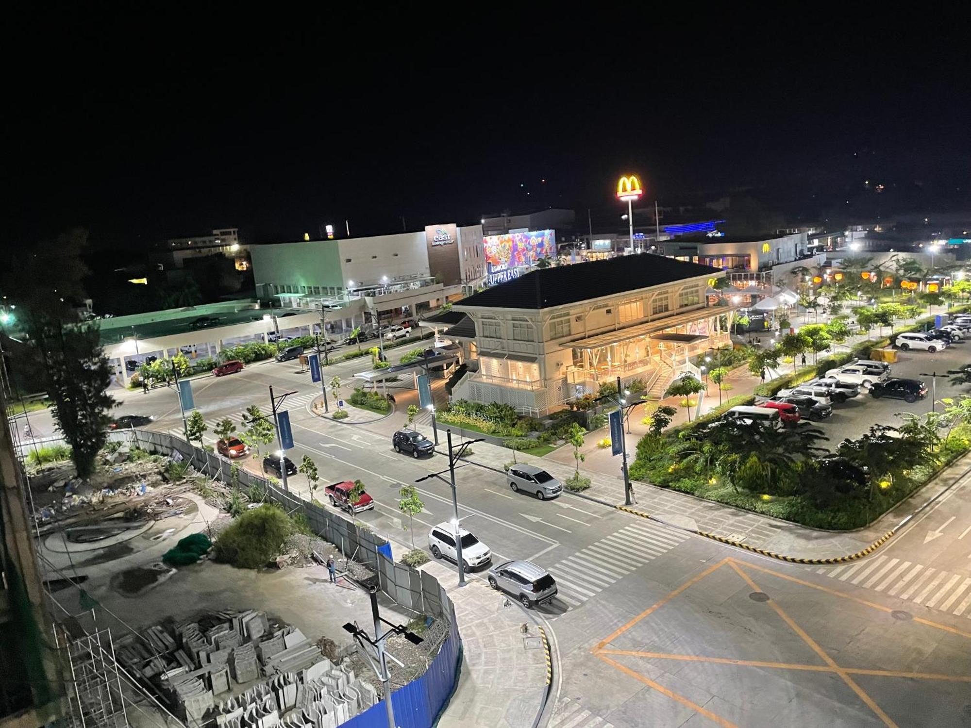 Condo Home With Fast Wifi In Bacolod City Exterior photo